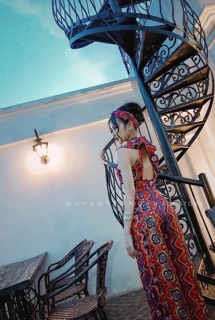 Jum đỏ chéo ngực