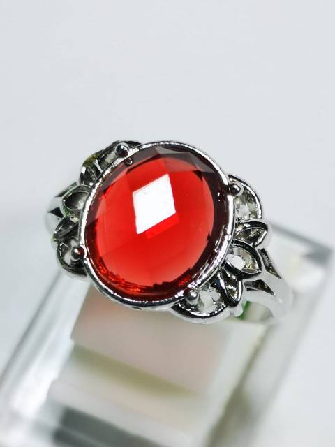 Nhẫn Đính Đá Garnet Màu Đỏ Cho Nữ