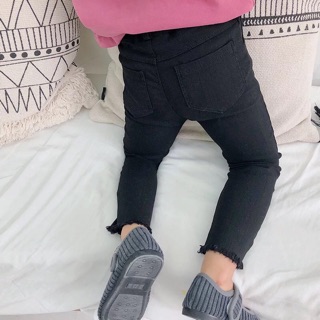 Quần bò rách đen trắng