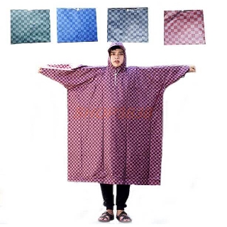 Áo mưa cánh dơi 1m6 nhựa dẻo caro cá tính