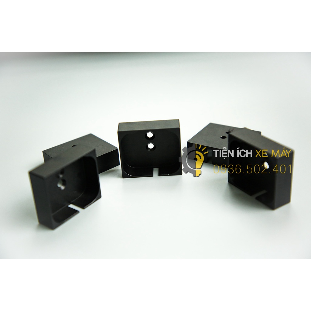 Để và Đồng hồ Koso 3 chất liệu nhôm CNC đen nhám