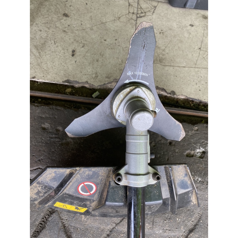 MÁY CẮT CỎ RYOBI 52CC ĐỘNG CƠ 2 THÌ, LƯỠI SẮT RBC52FSBHO