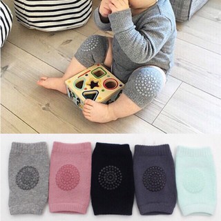Combo 2 bộ vớ chống trày xướt bảo vệ đầu gối cho bé khi tập bò