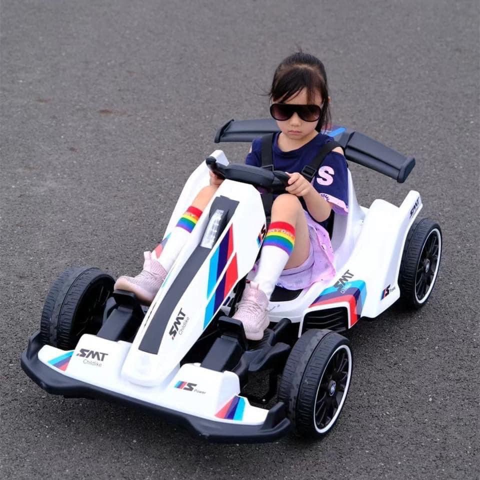 Ô tô điện trẻ em Baby-kid siêu xe kiểu dáng thể thao F1 Drift Car 2 động cơ lớn tải trọng 80kg