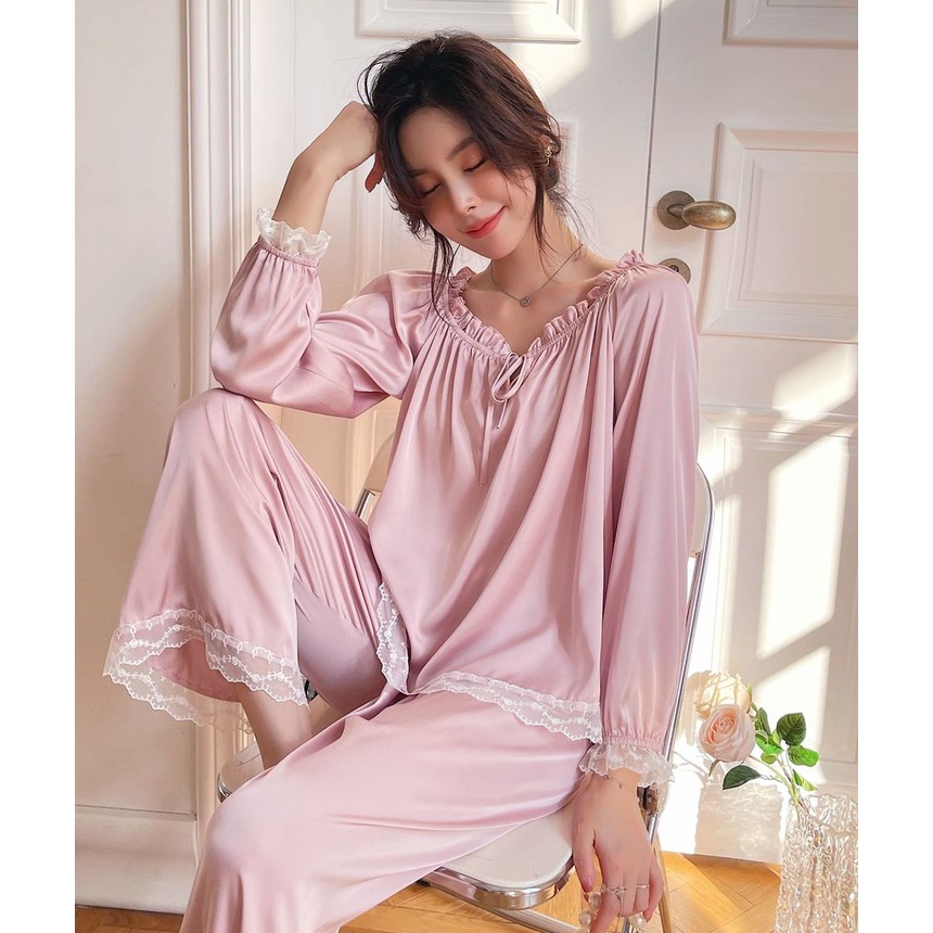 Bộ đồ ngủ tay dài phối ren phong cách công chúa xinh xắn cho nữ