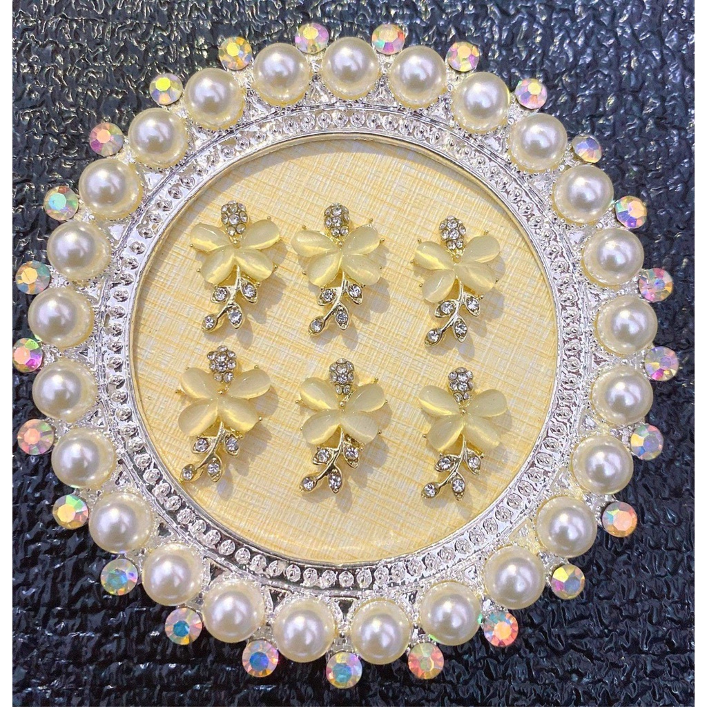 charm trang trí nail