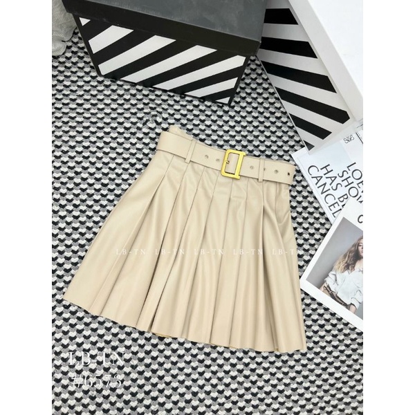 Chân váy da xếp ly có quần trong kèm đai