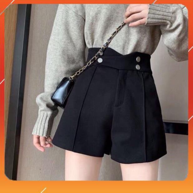 Quần sooc nữ cạp cao ống rộng - M038 - Màu đen kem phối 4 cúc cực cá tính