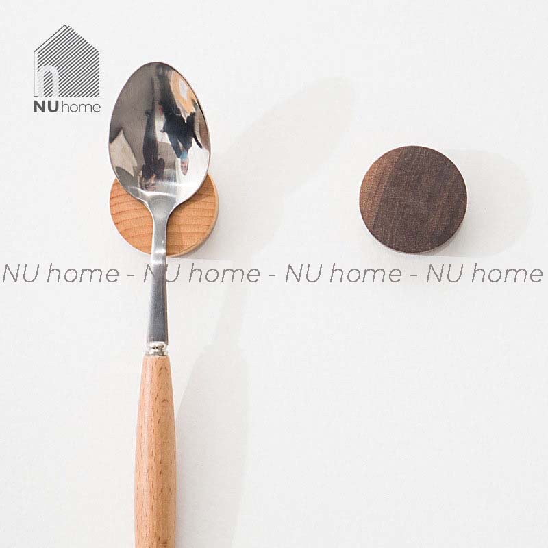 nuhome.vn | Móc nam châm bằng gỗ hình tròn dùng để gắn chìa khoá thiết kế đơn giản và mộc mạc