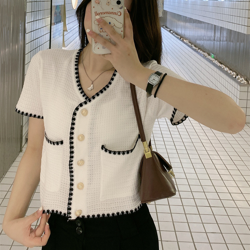 Áo kiểu tay ngắn phong cách thời trang quý phái dành cho phái đẹp | BigBuy360 - bigbuy360.vn