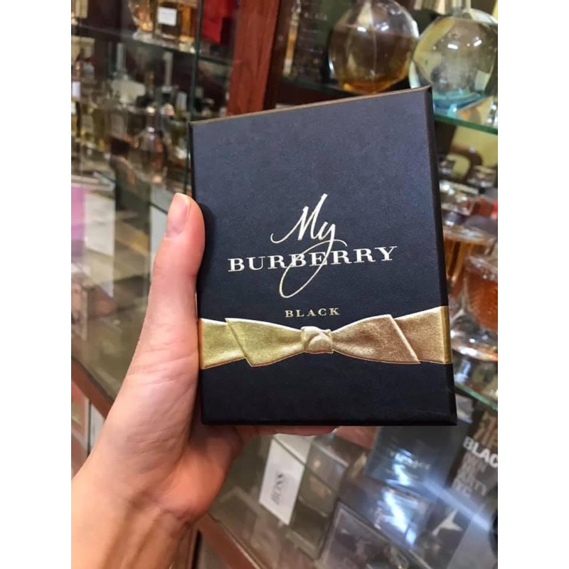 burberry black nữ