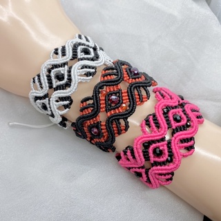 The lovy wavy loop macrame bracelet. Vòng tay handmade phối pha lê