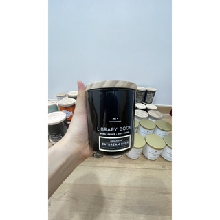 Nến thơm Library Book (Scented Candle 8.8oz)