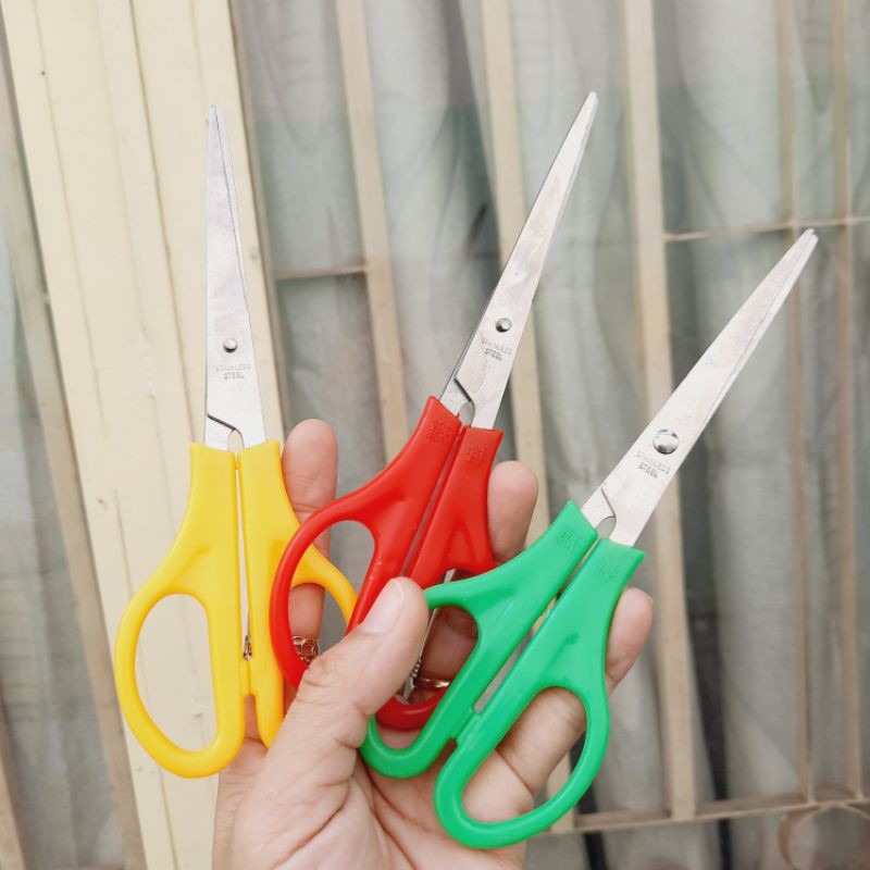 Kéo cắt thủ công 16cm (màu ngẫu nhiên)