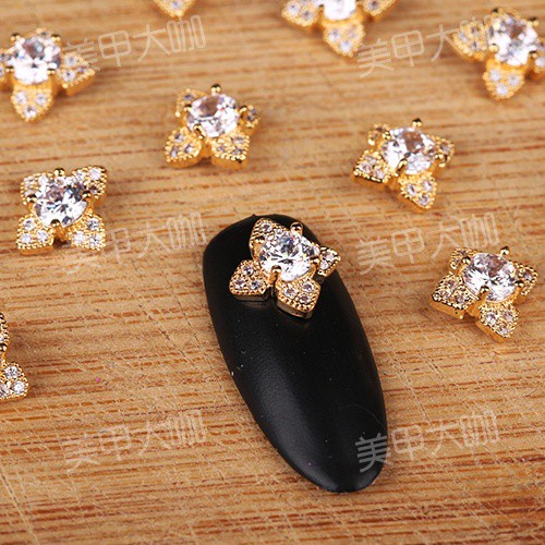 Mặt Dây Chuyền Hình Tam Giác Đính Đá Zircon Trang Trí Móng Tay