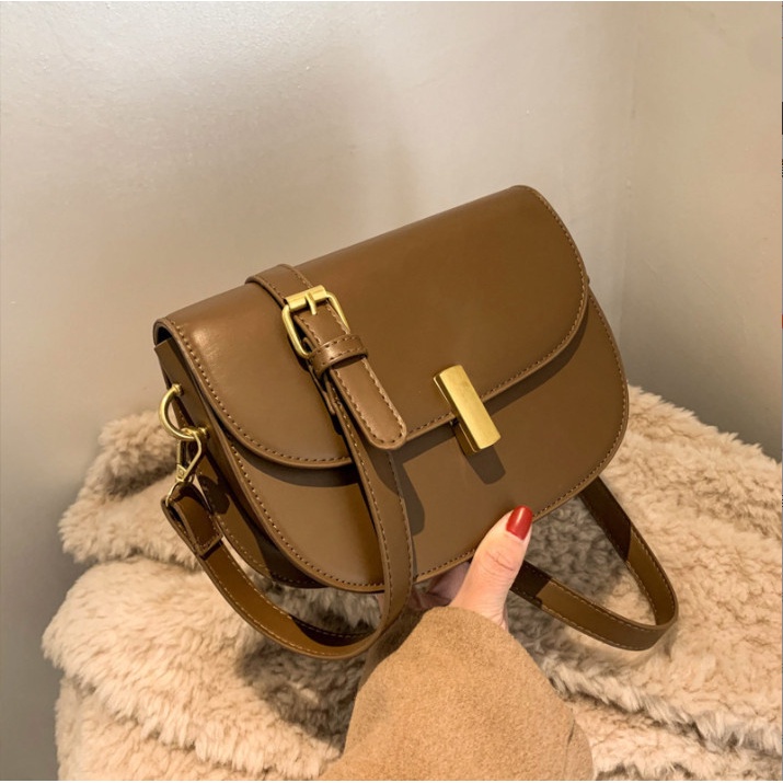 Túi đeo chéo nữ tông nâu trơn basic hot trend 2022 BAG U TRN19