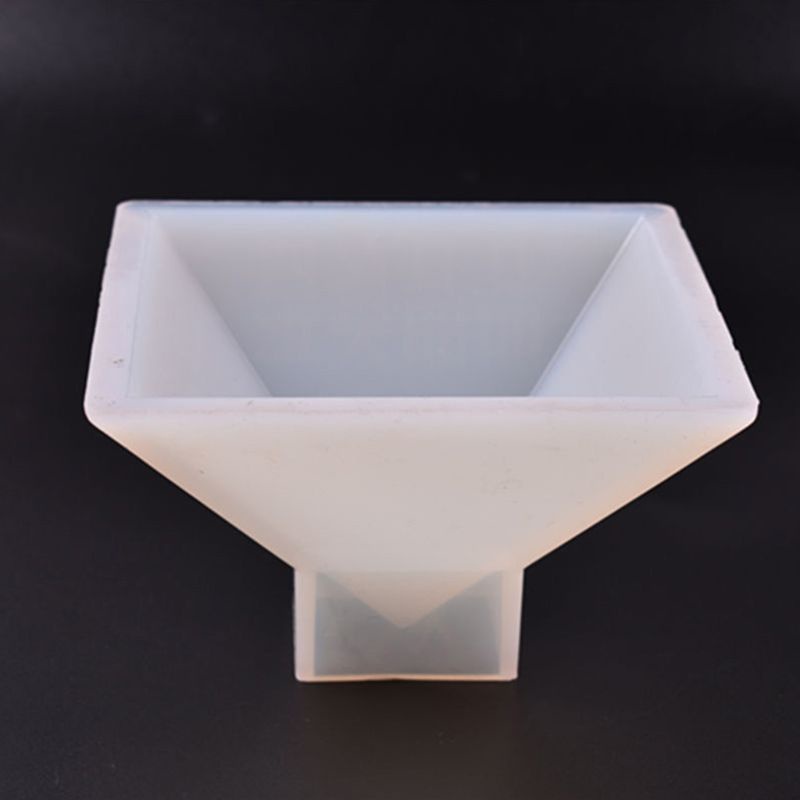 Khuôn silicon trong suốt hình kim tự tháp dùng làm đồ trang sức thủ công