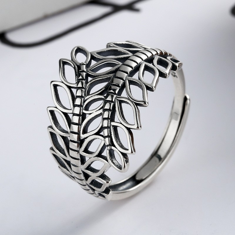 Nhẫn Hình Chiếc Lá Phong Cách Retro C30