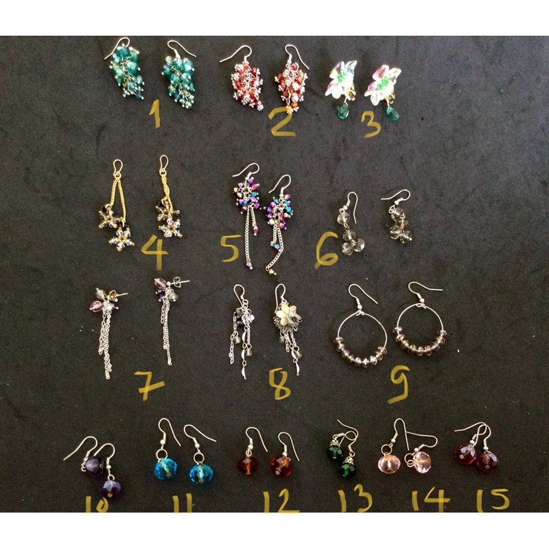 Khuyên tai phale, hạt đá thủy tinh