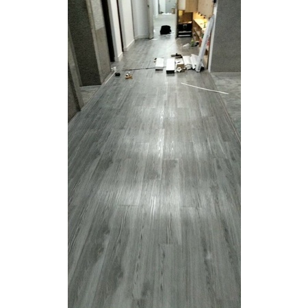 Sàn Nhựa Giả Gỗ Keo Sẵn Kích Thước 91.5x15,4cm dày 2 ly