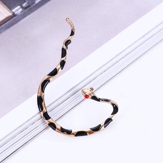 1 chiếc bông tai hình con rắn đỏ thời trang