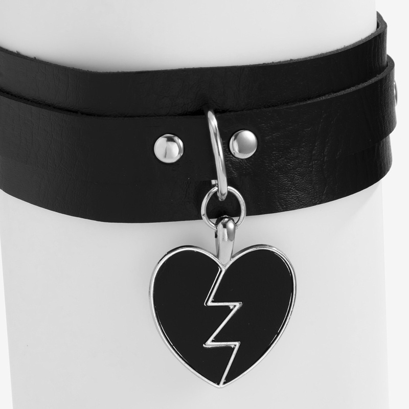 Vòng Cổ Choker Da Pu Màu Đen Phối Mặt Trái Tim Vỡ Có Thể Điều Chỉnh Kích Cỡ