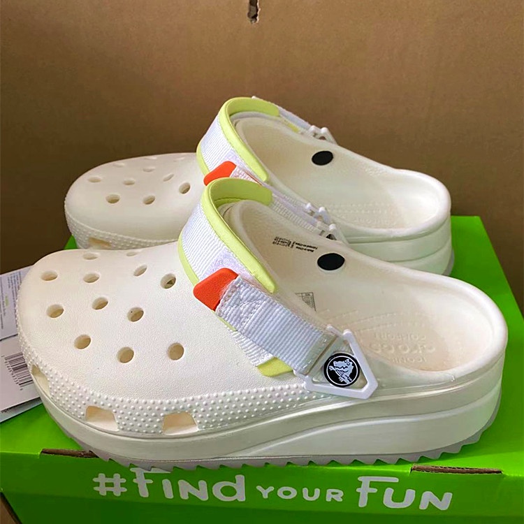Dép crocs đi biển tiện dụng cho nam và nữ