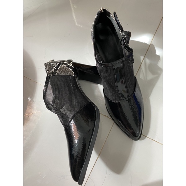 giày boot lưới cao gót đen đế bằng hoạ tiết phong cách