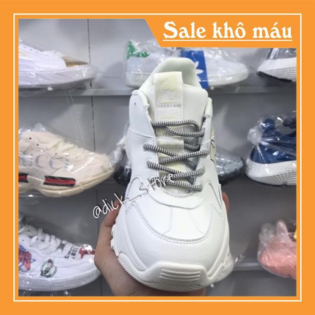 𝐆𝐢à𝐲 𝐧ữ 𝐒𝐧𝐞𝐚𝐤𝐞𝐫 𝐜𝐡𝐮𝐧𝐤𝐲 𝐌𝐋𝐁 𝐛ó𝐧𝐠 𝐜𝐡à𝐲 𝐇à𝐧 𝐐𝐮ố𝐜