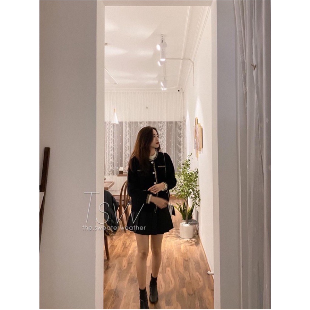 Áo khoác len lông Thảo chi tiểu thư sang chảnh, áo khoác lông thỏ min màng, rất dày dặn và ấm áp.