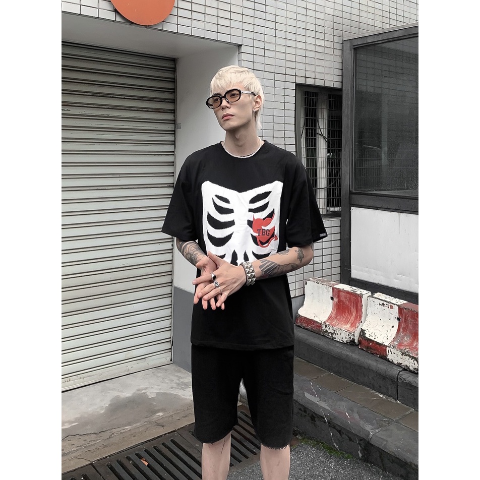 Áo thun tay lỡ The Bad God Evil Heart tee