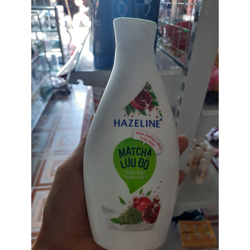 dưỡng thể hazeline lựu đỏ 230ml