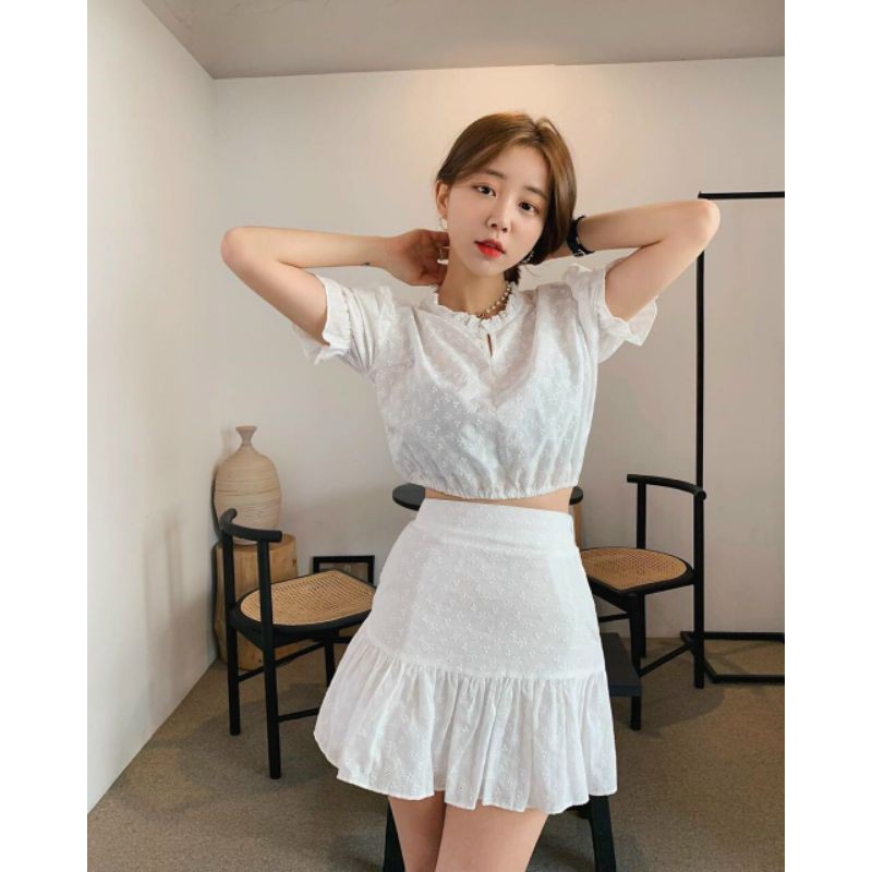 Set xô trắng đục lỗ áo tay phồng + chân váy xòe
