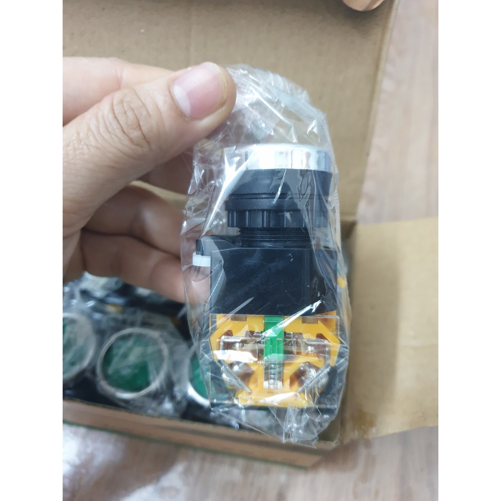 Nút nhấn nhả không đèn LA38 phi 22