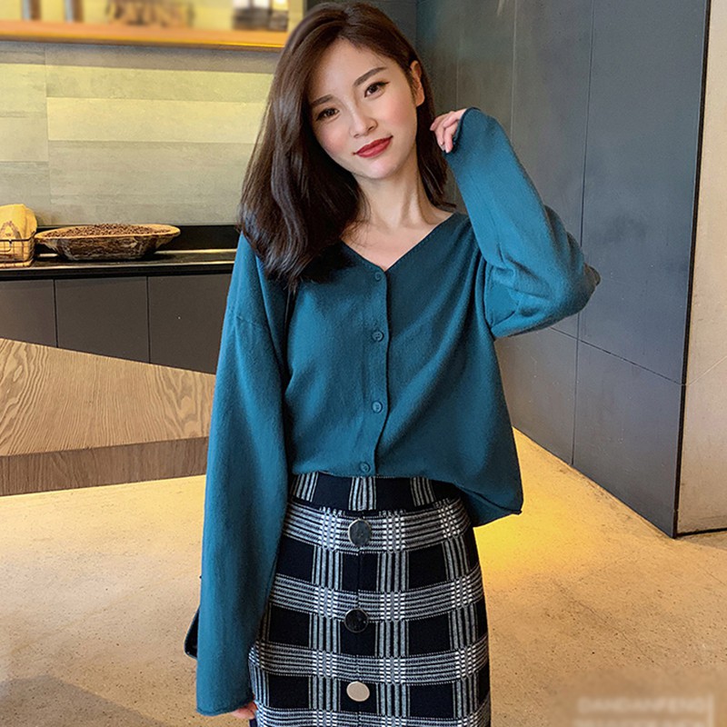 Áo dệt kim tay dài màu trơn cài nút dành cho nữ | BigBuy360 - bigbuy360.vn