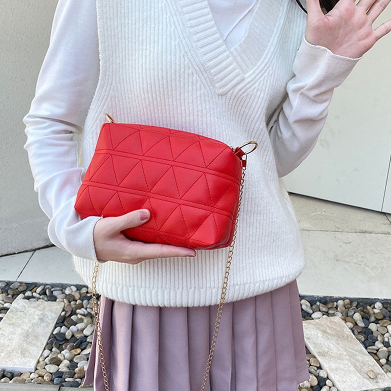 Túi Đeo Chéo Thêu Họa Tiết Hình Thoi Phối Dây Xích Thời Trang Cho Nữ