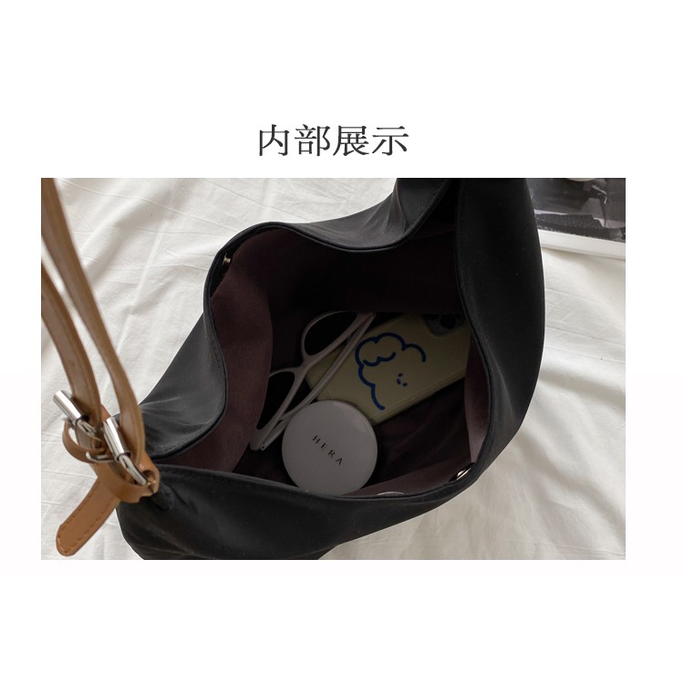 2020 New Japanese Hantotte Package Female Hundred Big Capacity Portable Oxford Cloth College Students Simple Shoulder Ba