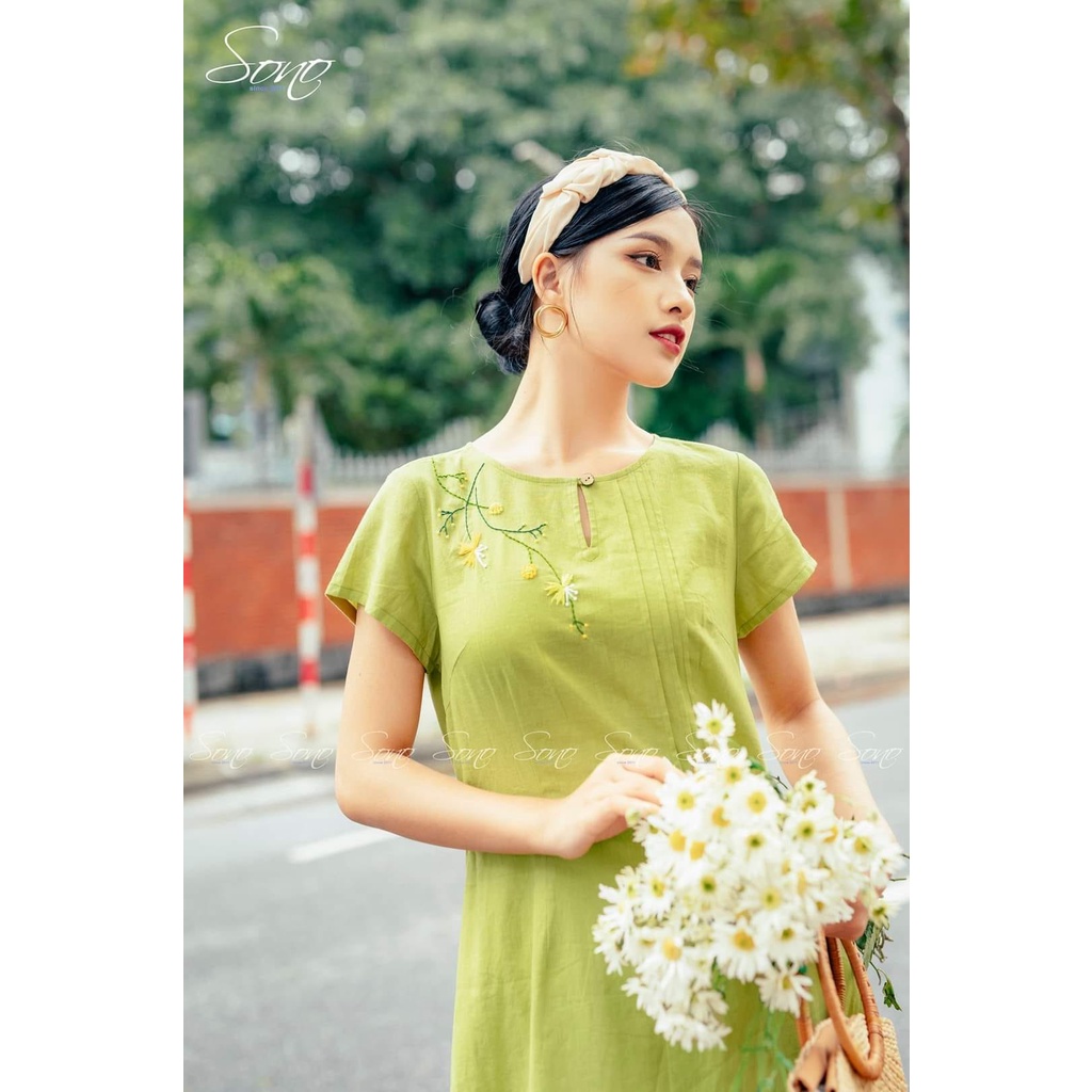 Sono - Đầm Chất Liệu Linen Màu Xanh Lá Hoạ Tiết Thêu Trẻ Trung Tôn Dáng