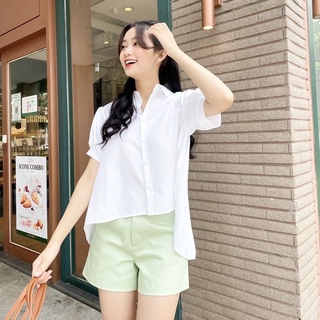 Áo sơ mi trắng xếp ly sau