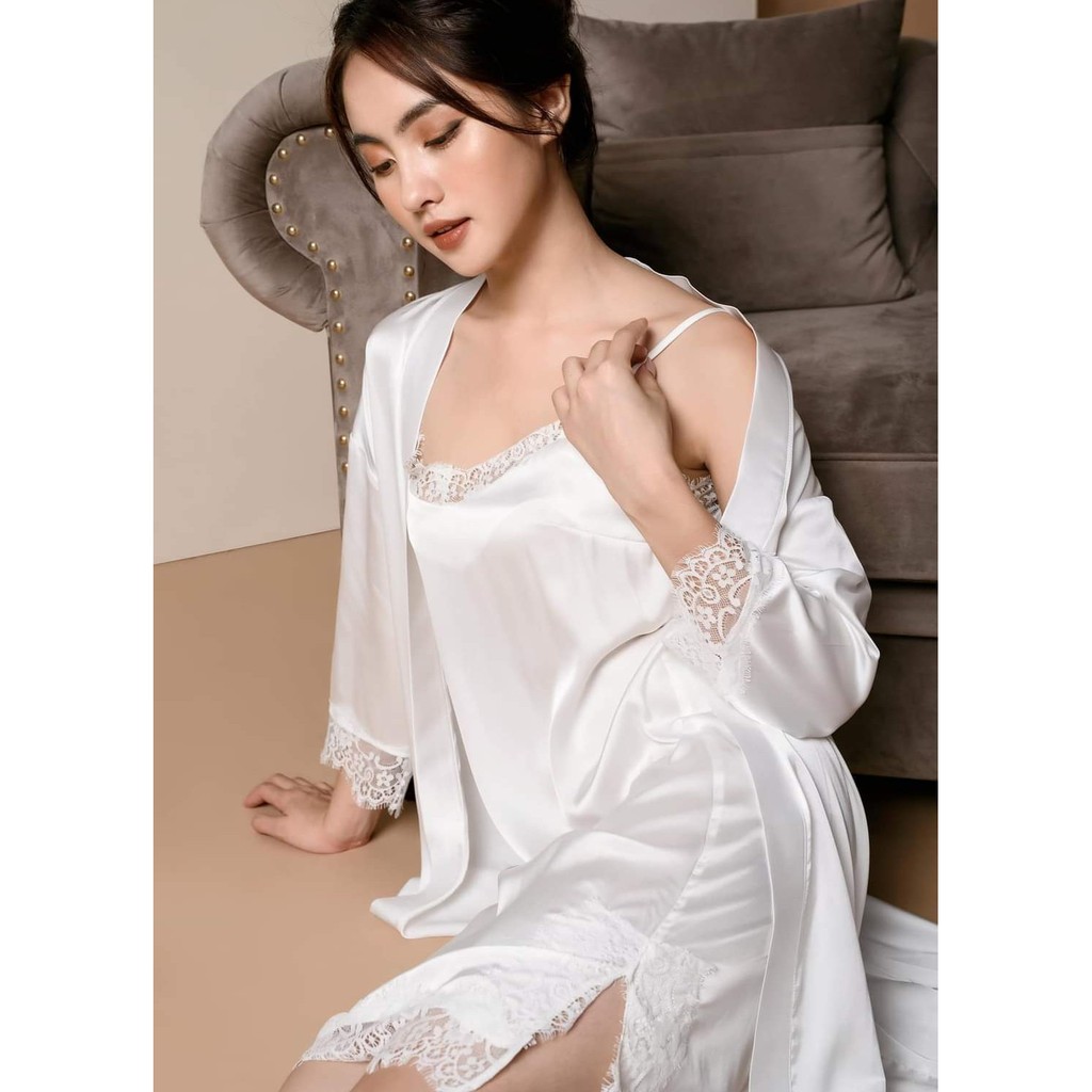 Áo choàng lụa màu trắng phối ren sang trọng | BigBuy360 - bigbuy360.vn