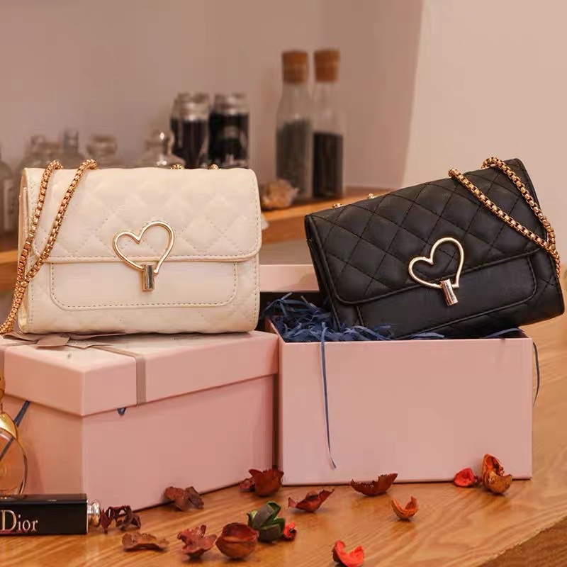 Túi Xách Nữ Túi Đeo Chéo Chần Trám Khoá Tim Xích Tròn Sang Chảnh