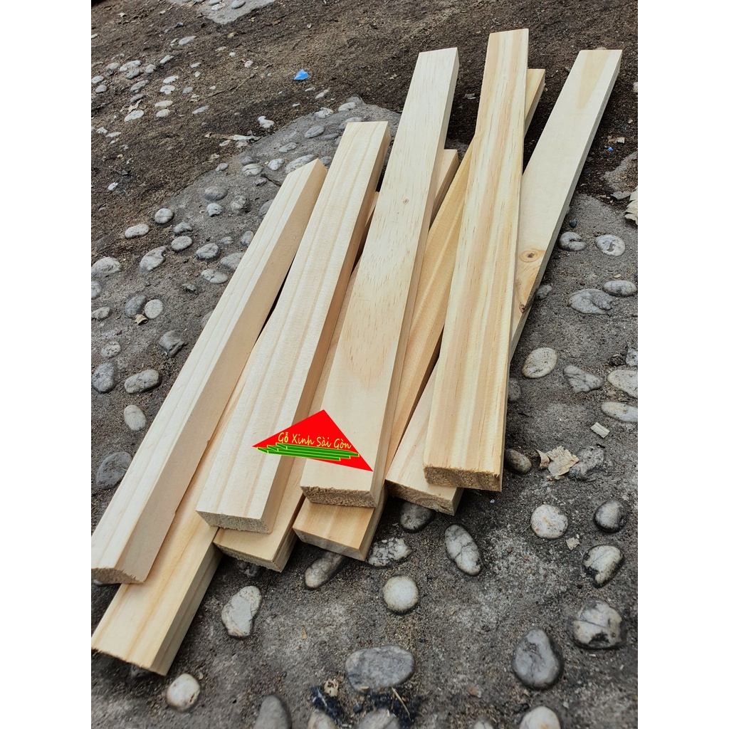 Thanh gỗ thông dài 40cm, rộng 3cm, dày 1.5cm bào láng đẹp 4 mặt dùng đóng thùng trang trí, làm nẹp,làm khung sườn