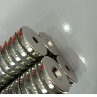 Nam châm viên đất hiếm 30x5 lỗ vát 6mm