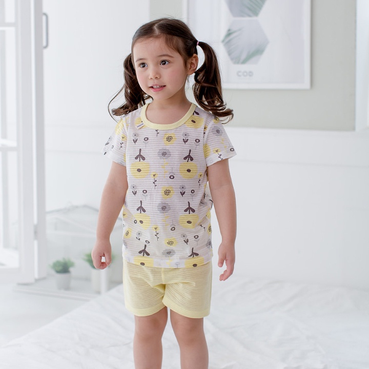 Set Quần Áo Mặc Nhà Vải Thoáng Khi, Họa Tiết Daisy Prancling Cho Bé Từ 17-20kg - K2V Shop