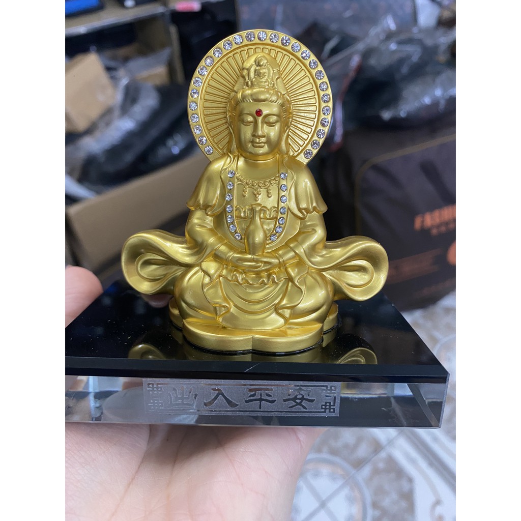 Tượng Phật Bà Quan Âm tay cầm bình thanh tịnh để taplo trên  ô tô