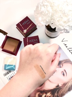 Phấn tạo khối Benefit Hoola