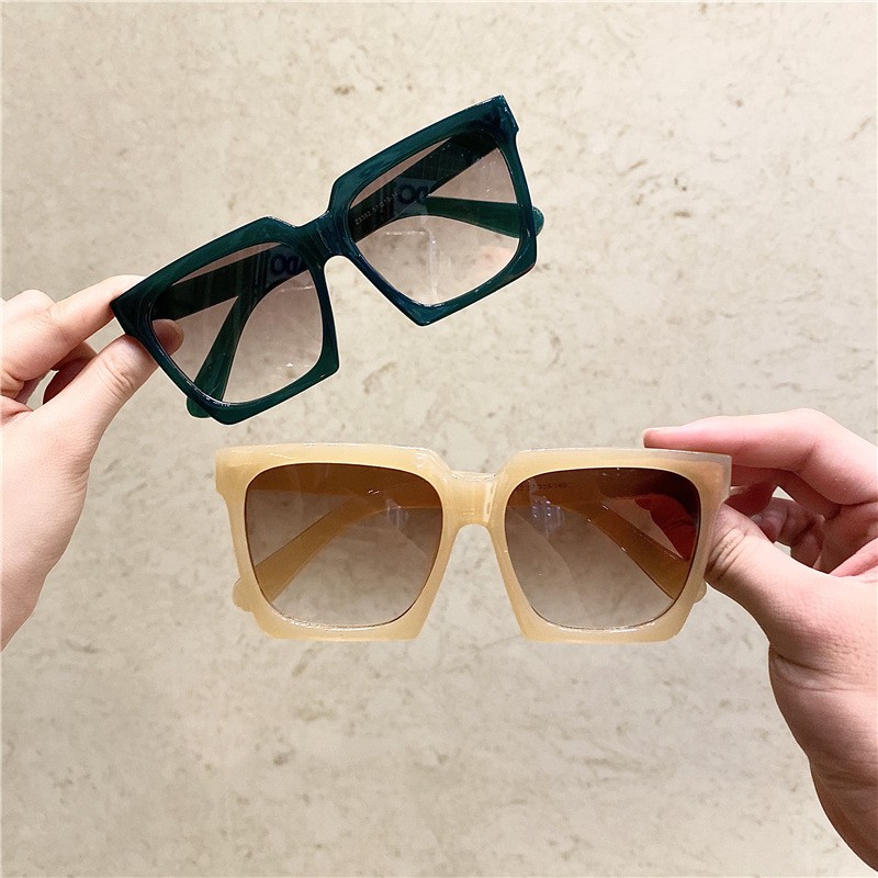 Kính Mát Nam Nữ Thời Trang