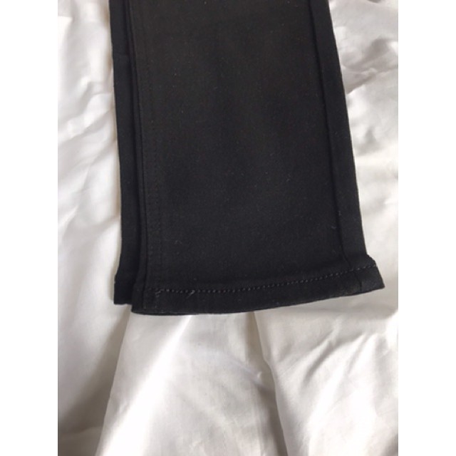 [Không Phai Màu+Co Giãn] Quần Jeans Nam Rách Một Bên Gối Màu Đen Dáng Ôm Phong Cách Hàn Quốc Hot Trend 2021-J03 | BigBuy360 - bigbuy360.vn