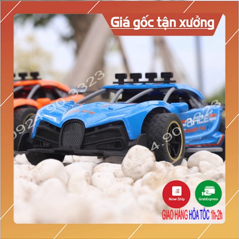 ⚡FREESHIP⚡ Xe điều khiển từ xa phun khói và có đèn - Xe ô tô điều khiển từ xa tốc độ cao có chế độ tự lái - Gia1k