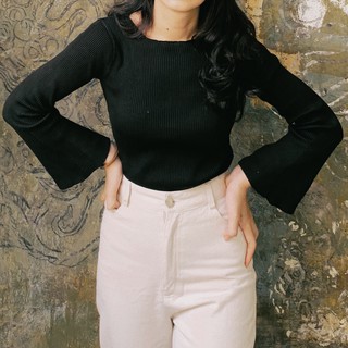 Áo thun đen tay dài loe